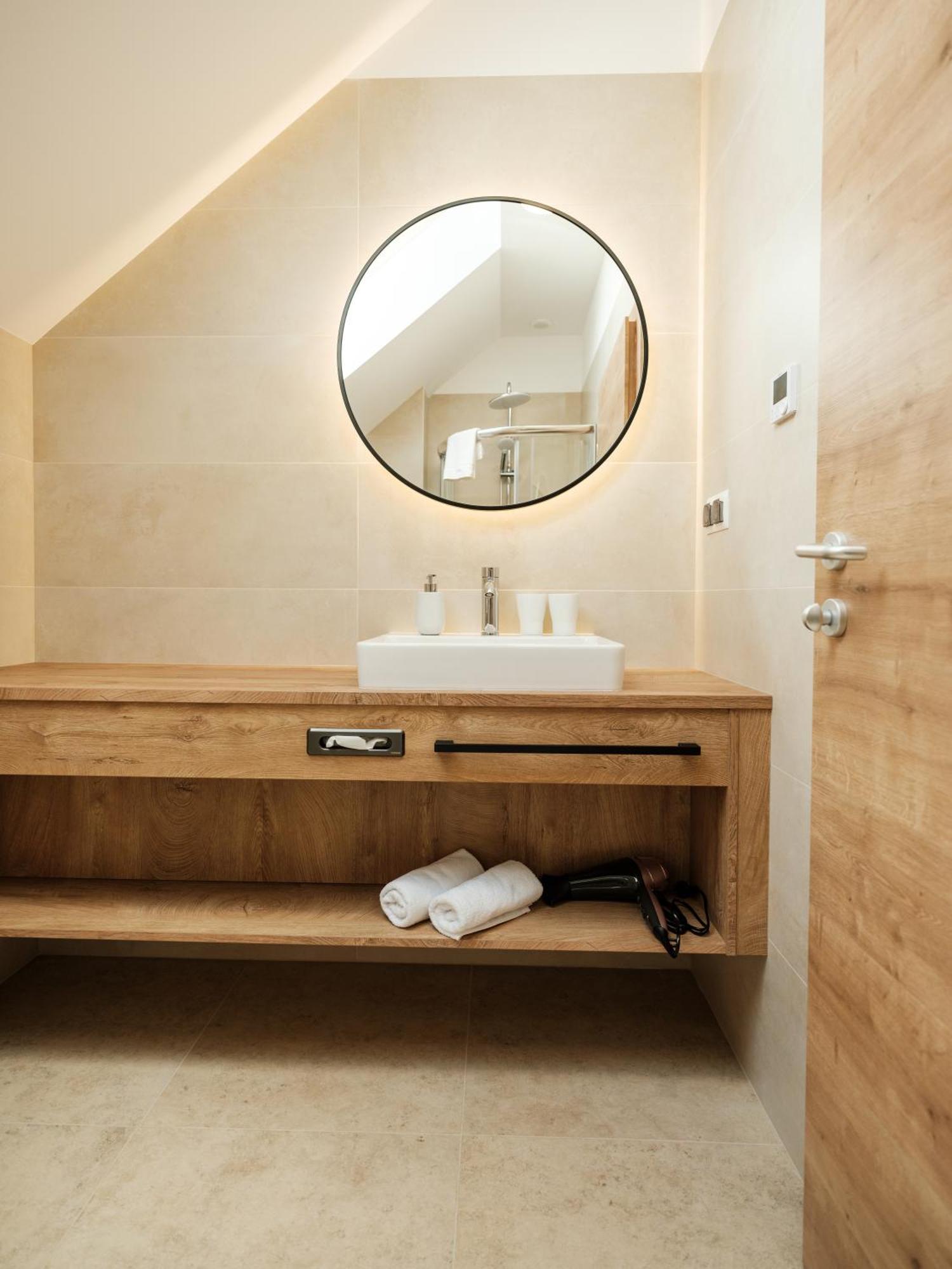 Hotel Neustifter พอยส์ดอร์ฟ ภายนอก รูปภาพ
