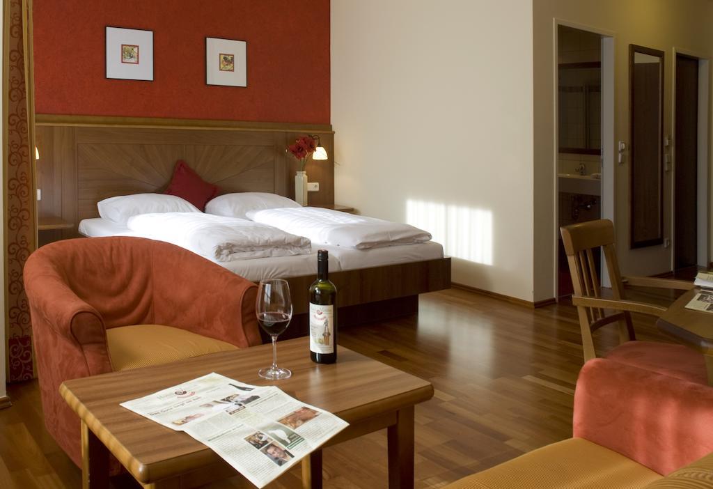 Hotel Neustifter พอยส์ดอร์ฟ ภายนอก รูปภาพ