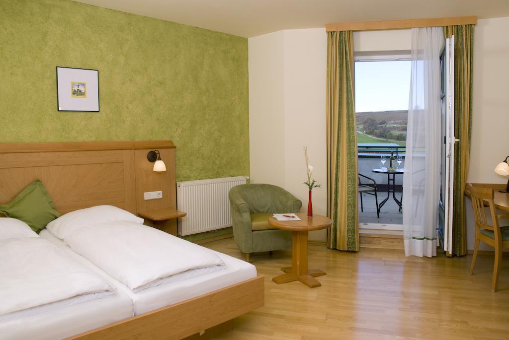 Hotel Neustifter พอยส์ดอร์ฟ ภายนอก รูปภาพ