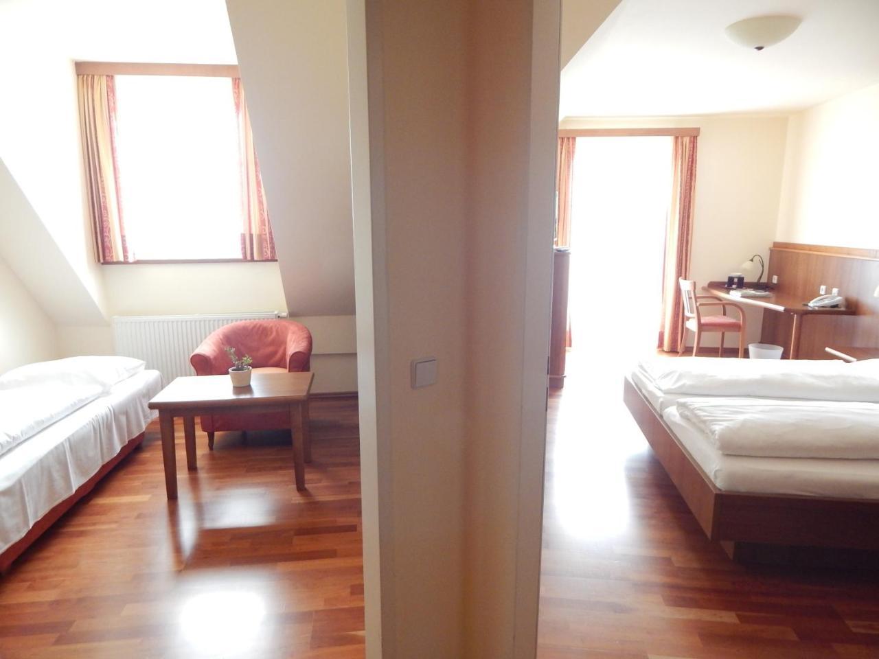Hotel Neustifter พอยส์ดอร์ฟ ภายนอก รูปภาพ